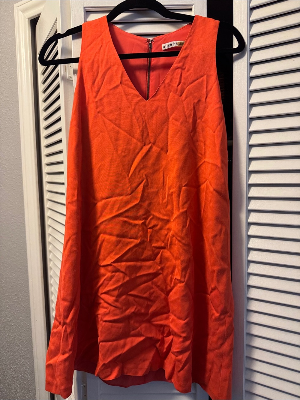 Alice + Olivia Orange V-Neck Sleeveless Shift Dress